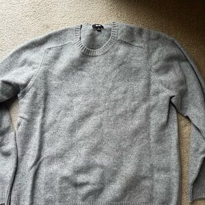 Uniqlo Men's Crewneck Sweater in Heather Gray
